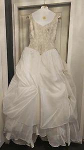 Wedding Dress - Picture 1 of 5
