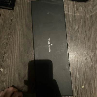 FACA BOLO DE NOIVA WATERFORD LISMORE DIAMANTE PRATA + CONJUNTO SERVIDOR - Imagem 1 de 4