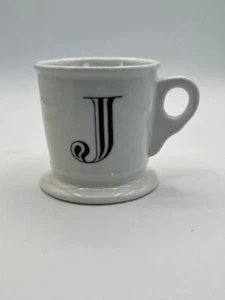 Anthropologie J Monogramm Becher weiß schwarz Kaffee Tee Keramik Buchstabe "J" - Bild 1 von 4