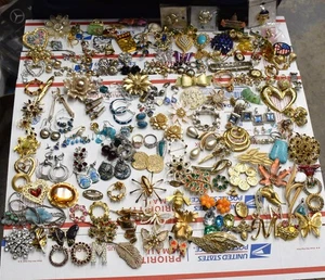 HUGE VINTAGE COSTUME JEWELRY COLLECTION MIXED LOT CORO MONET SARAH COVE GF - Picture 1 of 21