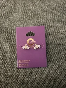 BNWT Claire’s Lux 18kt Gold Plated CZ Bumble Bee Stud Earrings (new) - Picture 1 of 3
