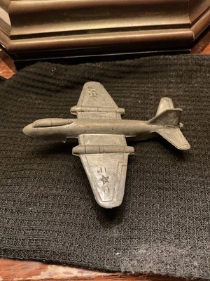 Avión bombardero de la fuerza aérea de los Estados Unidos de metal de los años 50 Rockford IL TOY CO. Foto 1 de 4