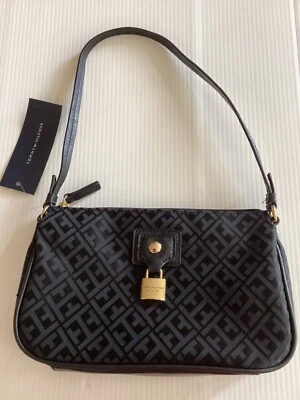 Tommy Hilfiger BOLSO BOLSO NEGRO LOGOTIPO DE FIRMA HOBO BOLSO DE HOMBRO CANDADO $65NUEVO CON ETIQUETAS Foto 1 de 4