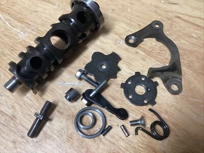 79 HONDA CB750L EDICIÓN 10º ANIVERSARIO PALANCA DE CAMBIOS TAMBOR Y PLACA DE TAPÓN REPUESTOS Foto 1 de 2