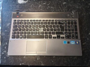 SAMSUNG NP550P5C - COVER POGGIAPOLSI / TOP COVER / TASTIERA - PR61 - Foto 1 di 5