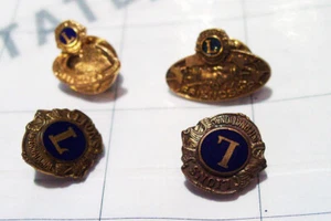 LOTE 4x PINs vintage de club internacional LIONS pinbacks constructor amistad - Imagen 1 de 4