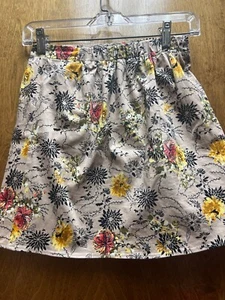 Women NWT "Lily White" tan floral short skirt. Size Small - Picture 1 of 1