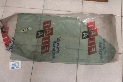 FIAT 128 COUPE  3 P   VETRO VOLETTO POSTERIORE DESTRO ORIGINALE FIAT  N.O.S. - Immagine 1 di 2