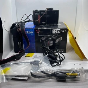 Nikon Coolpix 950 2MP Digital Camera 3x Optical Zoom Black Vintage Boxed - Picture 1 of 12