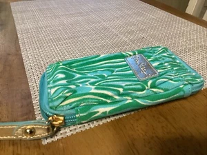 Lilly Pulitzer Wristlet Wallet ID Case Phone Purse Exotic Periwinkle And Green - Picture 1 of 7