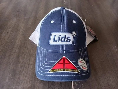 Tapa vintage con etiquetas con bolsillo oculto/bolsillo detrás de la corona Foto 1 de 4