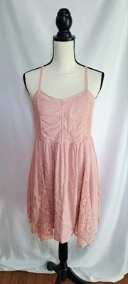 Nuevo Mini Vestido AMERICAN RAG Talla Mediana Encaje Forrado Sin Mangas Rosa Suave Foto 1 de 4