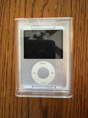Apple iPod Nano 3rd Generation Silver, 4GB, PA978LL/A, A1236 with box and paper - Image 1 of 4