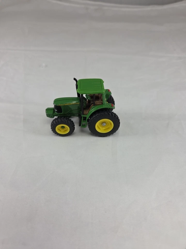 Ertl John Deere 6220  Green Tractor - 1/64th scale,diecast, Vintage,  - Image 1 of 4