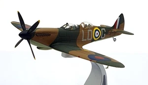 Corgi 1/72 Scale AA29203 - Supermarine Spitfire T.9 SM520/LO-G (G-ILDA) - Picture 1 of 7