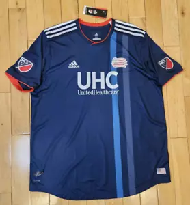 NUEVO CON ETIQUETAS Adidas NUEVA ENGLAND REVOLUTION Antonio DELAMEA MLS Camiseta de Fútbol Kit para Hombres 2XL - Imagen 1 de 17