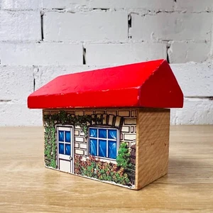 Red Scenic House Deco - Thomas the Tank Engine & Friends Wooden Railway Trains - Picture 1 of 11