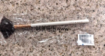 Luxie Beauty 560 Medium Fan Flawless Brush Foundation Blush Cheek NEW - Image 1 of 4