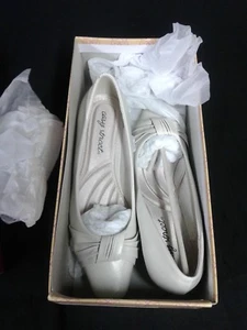 Easy Street Women's Waive Pump Bone 6 W - Imagen 1 de 6