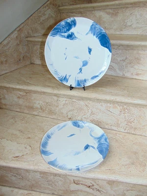 Nuevo Juego de 2 Platos de Cena Anthropologie Azul y Blanco Mármol Remolinado Borde Dorado Foto 1 de 4