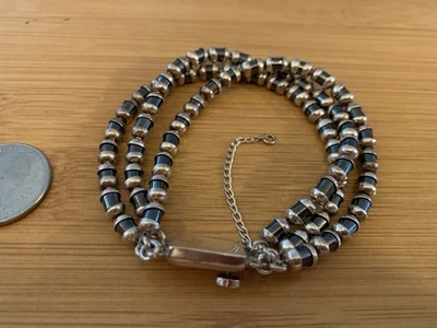 PULSERA TRIPLE HEBRA HEMATITA TAPADA PLATA ESTERLINA SILPADA FIRMADA DE COLECCIÓN Foto 1 de 4
