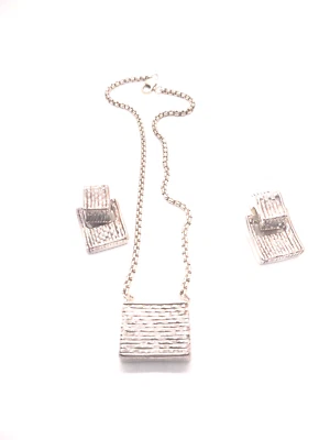 Pendientes y collar con clip de llamador de puerta de plata esterlina de diseñador Simon Sebbag Foto 1 de 4