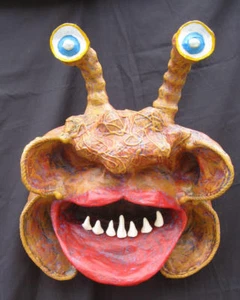 Skulptur, Mischtechnik, dekorative Maske - "Neugieriges Alien" - Bild 1 von 4