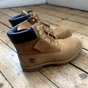 Timberland Boots Size 9.5UK Mens, sand colour Nubuck suede. Worn once - Picture 1 of 3