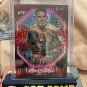 2025 TOPPS MIDNIGHT UFC TOM ASINALL Red Glitter 84/99 - Picture 1 of 6