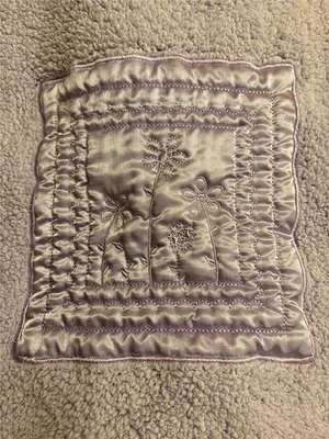 Katie Little by kidsline Deluxe Cuddle Manta Chenilla Satinado Púrpura Flores Foto 1 de 4