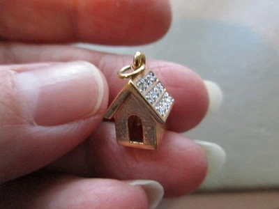 CUTE VINTAGE GOLD FILLLED CRYSTAL DOG KENNEL PUPPY FOB CHARM PENDANT NECKLACE UK - Image 1 of 4