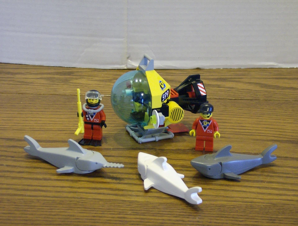 Lego 6599 Town Divers SHARK ATTACK Complete NO Instructions - Image 1 of 1