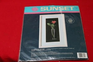 Una sola rosa - Kit de punto de cruz contado - Puesta de sol - NUEVO - Imagen 1 de 3