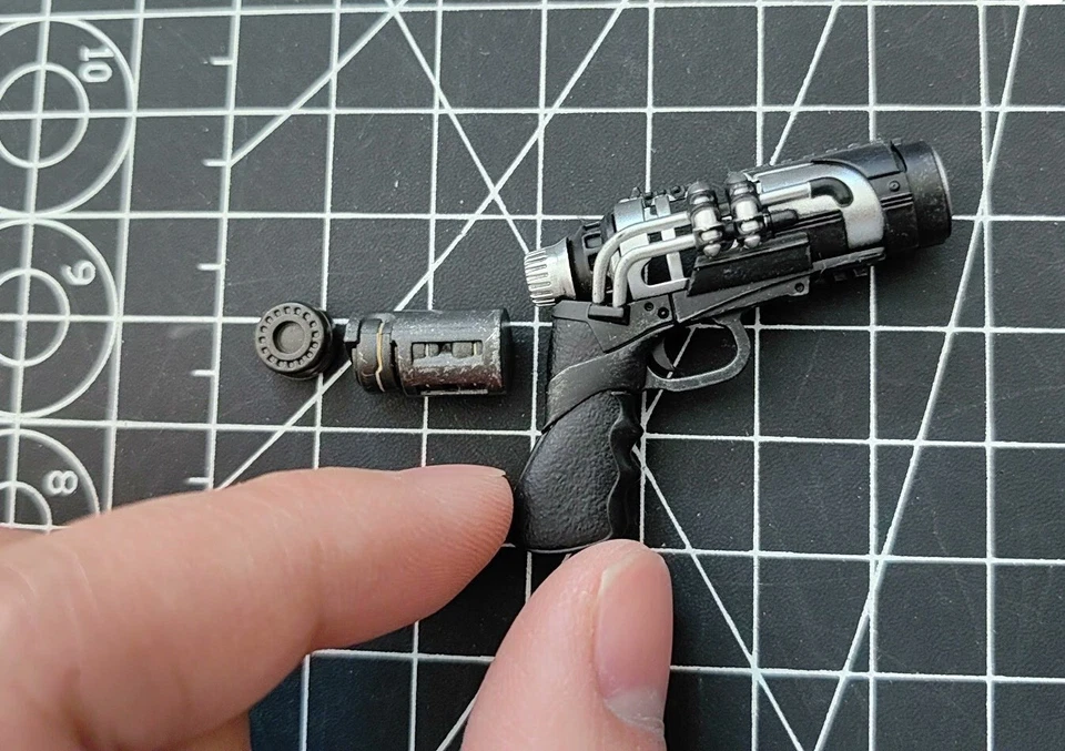 Pistol Figure Hot Toys 1/6 HT MMS641 Batman Collectible Weapon Accessories PVC - Image 1 of 1