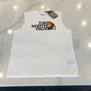 NUEVA Camisa Blanca The North Face S/S Adulto Talla Mediana Bandera del Orgullo LGBTQ $30 Precio de venta sugerido por el fabricante - Imagen 1 de 5