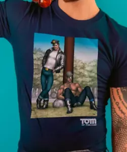TOM OF FINLAND LEATHER MAN CLONE MENS T SHIRT NAVY TEE SHIRT GAY CULTURE T-SHIRT - Picture 1 of 9
