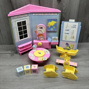 School Nursery Famille Doucoeur Mattel Barbie Vintage Near Complete 1988 READ - Picture 1 of 24
