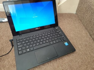ASUS X200CA Touchscreen Notebook PC,READ Description battery doesn't hold charge - Picture 1 of 11