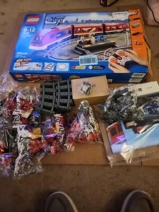 LEGO City RC Tren de Pasajeros Tren 7938 en 2010 Nuevo Retirado Caja Abierta Bolsas Selladas - Imagen 1 de 6