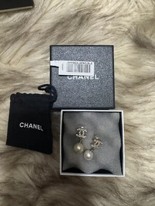 AUT Chanel Logo CC Light Grey X2354 Earing - Picture 1 of 5