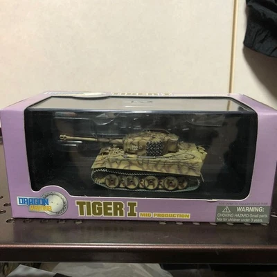 221 Dragon Dragon Armor 1/72 Sd.Kfz.181 Tiger I Mid-ion, 509th Heavy Tank - Image 1 of 4