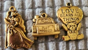 Neu 3 Stück Messing Charm Set Braut & Bräutigam, Liebe Bären alle, Auto gerade verheiratet - Bild 1 von 2