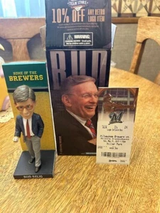 MLB Milwaukee Brewers Bud Selig Bobblehead SGA 2015 con caja original - Imagen 1 de 2