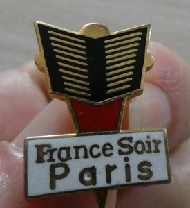 PIN'S PRESS MAGAZIN PARIS FRANKREICH ABEND EGF - Bild 1 von 4
