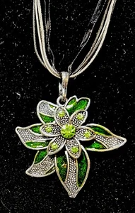 Halskette mit grünen Steinen #196 - Bild 1 von 3