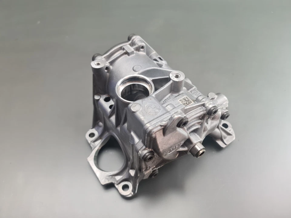 Genuine BMW 1 Series 2 Series 3 Series 4 Series 5 Series X1 X3 X4 X5 B47 OIL VACUUM PUMP Oil Pump 851375608 - Image 1 of 4