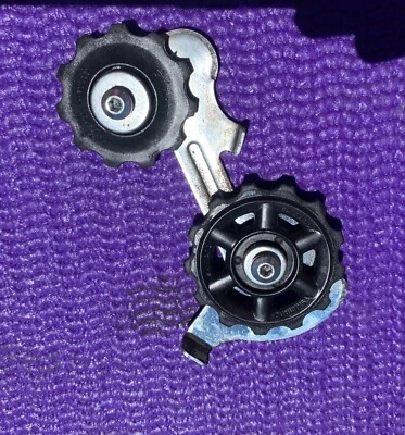 Shimano Deore RD-2300 Outer Plate Assembly two pulleys & fixing bolts Long Cage - Image 1 of 4