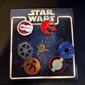 Juego de intercambio de prendedores Disney símbolos de la guerra de las estrellas de los parques de Disney - Imagen 1 de 6