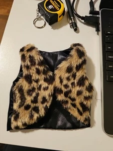 Markenlose Kunstfell/Polyester Weste für 18 Zoll Puppen - Bild 1 von 3