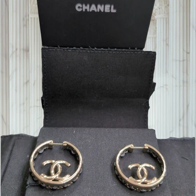 Chanel Pendientes Aro Cuero Tono Dorado CC en Caja Original Foto 1 de 4